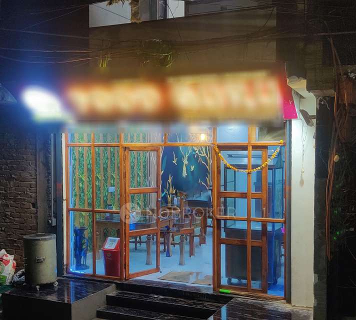 Shop in  Vishnu Garden, Delhi for sale 