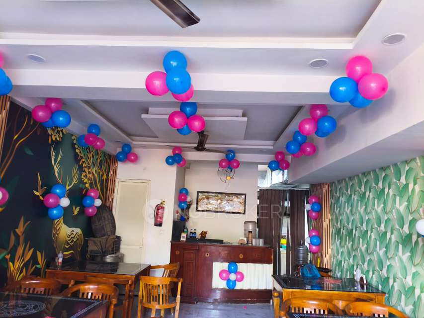 Shop in  Vishnu Garden, Delhi for sale 