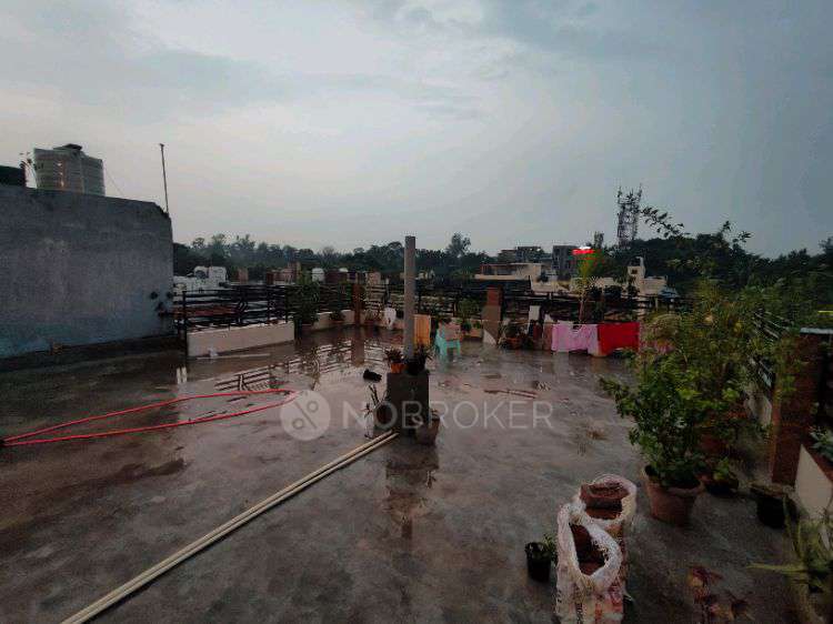 3 BHK Flat In Dda Pocket -p, Dilshad Garden  For Sale  In P-30, Shop No. 2, Infront Of Mukherjee School And Shani Dev Mandir, A-1, Pocket P, Block P, Dilshad Garden, Delhi, 110095, India