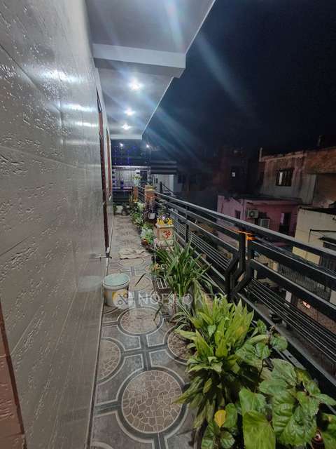 3 BHK Flat In Dda Pocket -p, Dilshad Garden  For Sale  In P-30, Shop No. 2, Infront Of Mukherjee School And Shani Dev Mandir, A-1, Pocket P, Block P, Dilshad Garden, Delhi, 110095, India