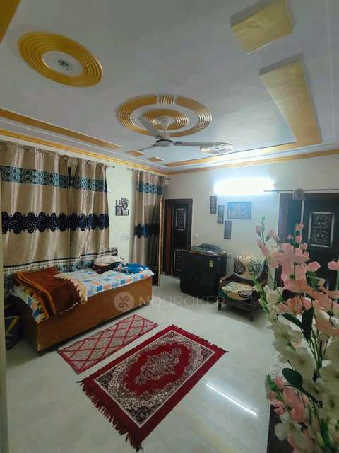 3 BHK Flat In Dda Pocket -p, Dilshad Garden  For Sale  In P-30, Shop No. 2, Infront Of Mukherjee School And Shani Dev Mandir, A-1, Pocket P, Block P, Dilshad Garden, Delhi, 110095, India