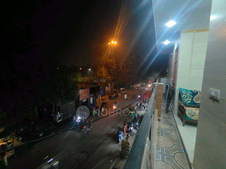 3 BHK Flat In Dda Pocket -p, Dilshad Garden  For Sale  In P-30, Shop No. 2, Infront Of Mukherjee School And Shani Dev Mandir, A-1, Pocket P, Block P, Dilshad Garden, Delhi, 110095, India