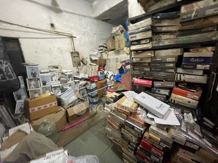 Shop in Saket, Delhi for sale 