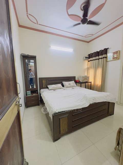 1 BHK Flat In Venus Apartment for Rent  In Paschim Vihar