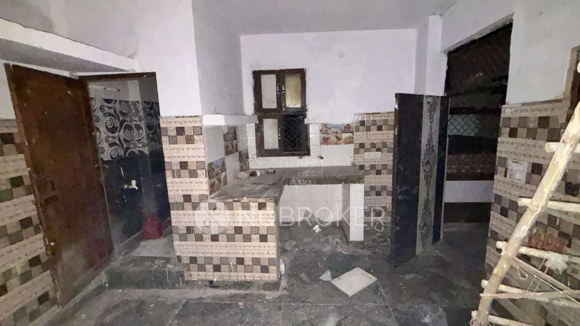 Shop in Ashok Vihar, Delhi for Rent 