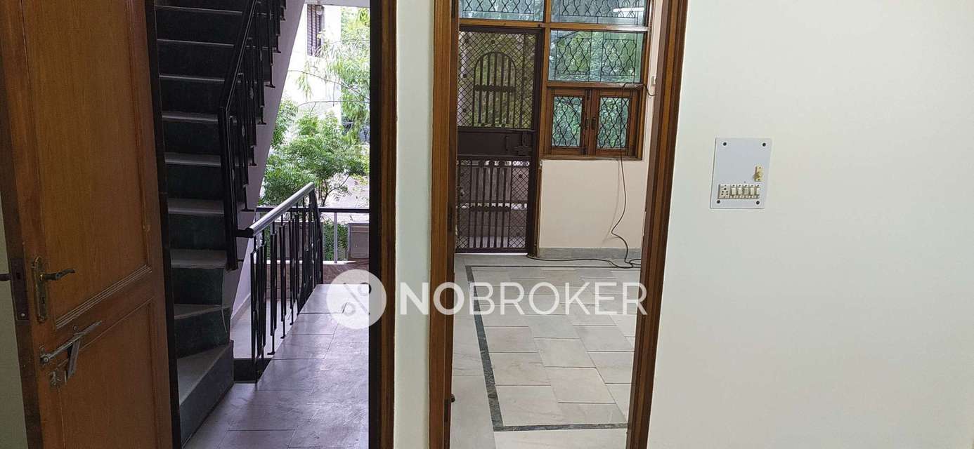 3 BHK Flat In Rani Bagh For Sale  In Pitampura