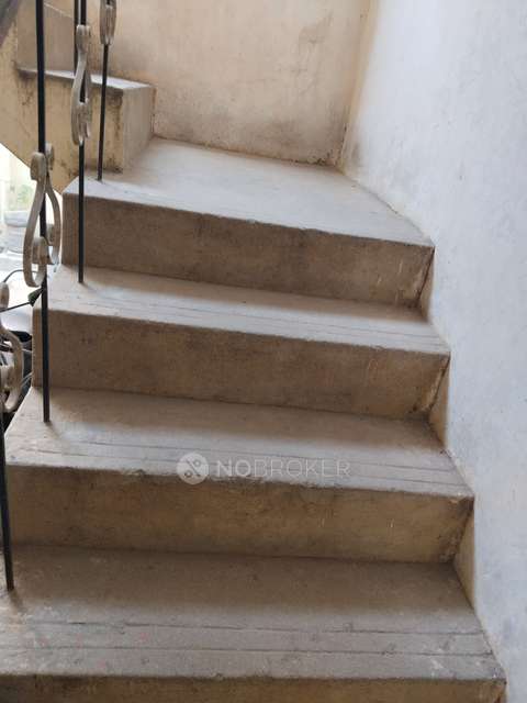 2 BHK Flat In Karumari Flats, Pozhichalur For Sale  In Pozhichalur