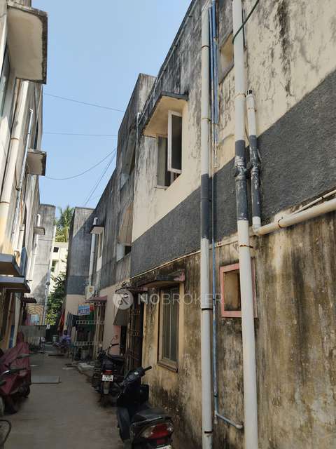 2 BHK Flat In Karumari Flats, Pozhichalur For Sale  In Pozhichalur