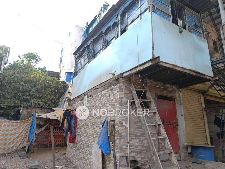 1 RK House for Rent  In Bandra East