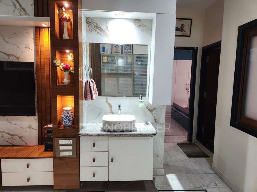 4+ BHK House For Sale  In Goshamahal Rd, Nampally