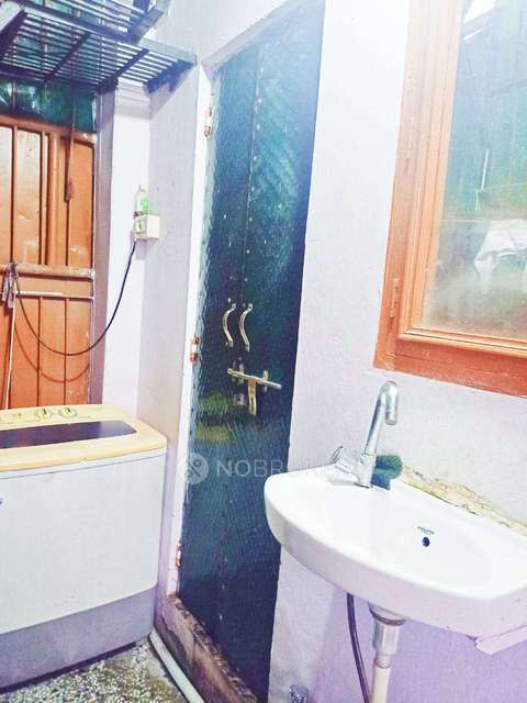 3 BHK Flat In Standalone Building	 For Sale  In Nizamuddin West