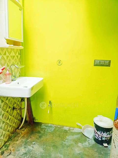 3 BHK Flat In Standalone Building	 For Sale  In Nizamuddin West