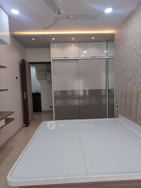 2 BHK Flat In Sterling Court For Sale  In Andheri East