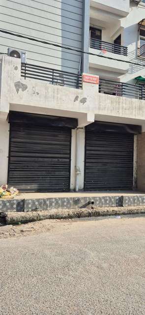 Shop in Hazipur, Noida for sale 