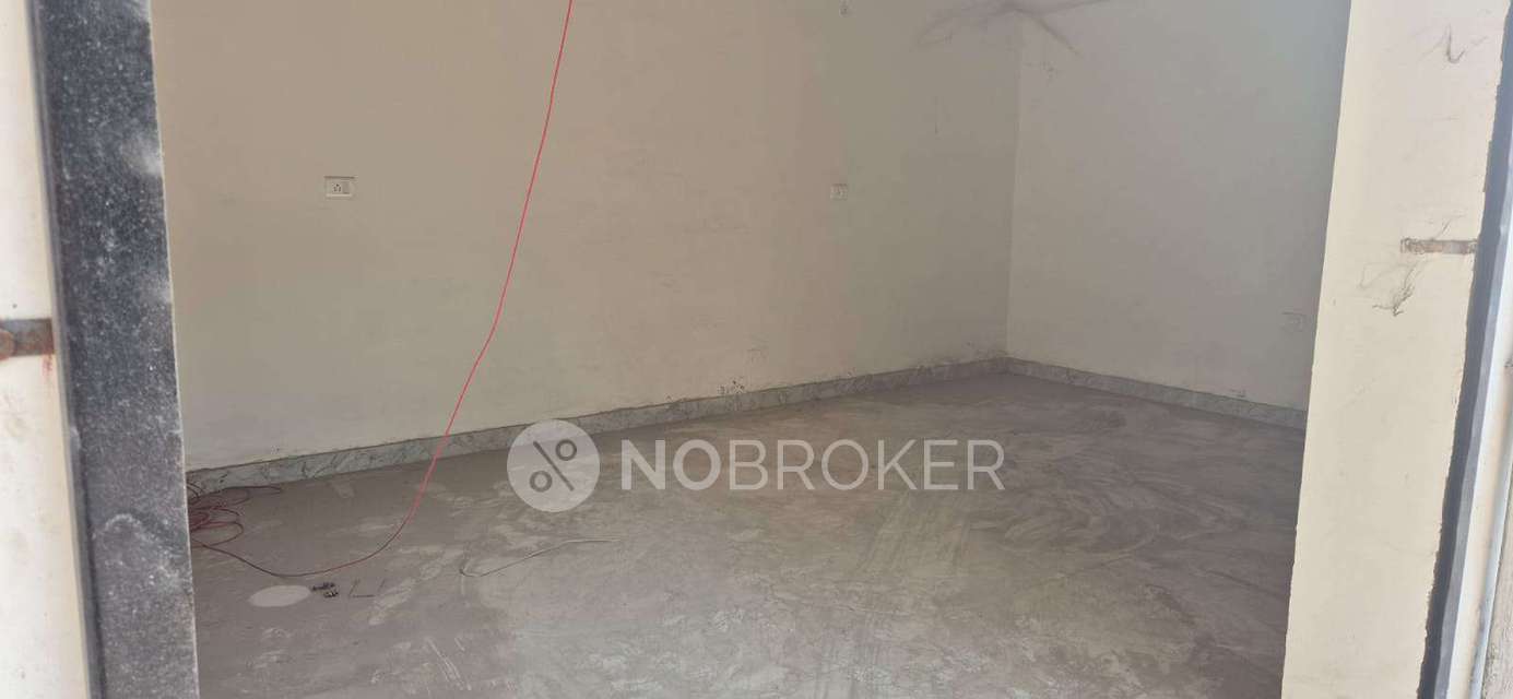 Shop in Hazipur, Noida for sale 