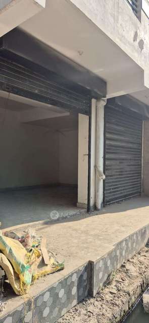 Shop in Hazipur, Noida for sale 