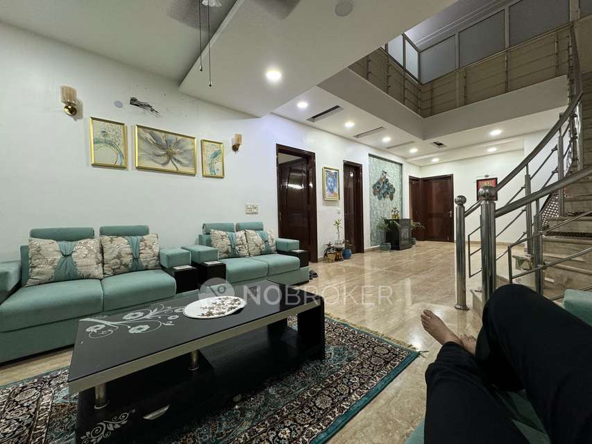 4+ BHK Flat In Standlone Building For Sale  In Sector 34