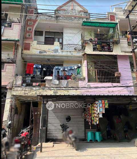 Shop in Dlf Ankur Vihar, Ghaziabad for sale 