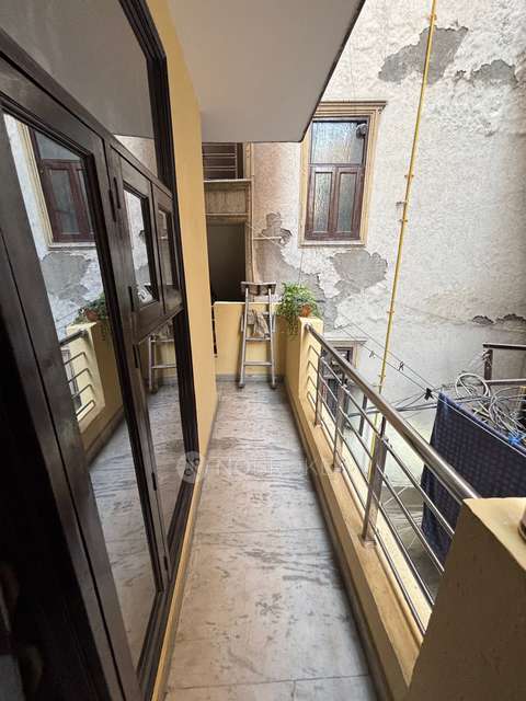 4 BHK Flat In Govind Puri For Sale  In Govindpuri