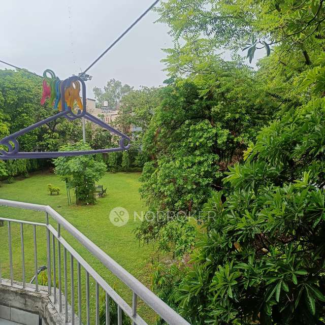 PG for Girls in Sarvapriya Vihar