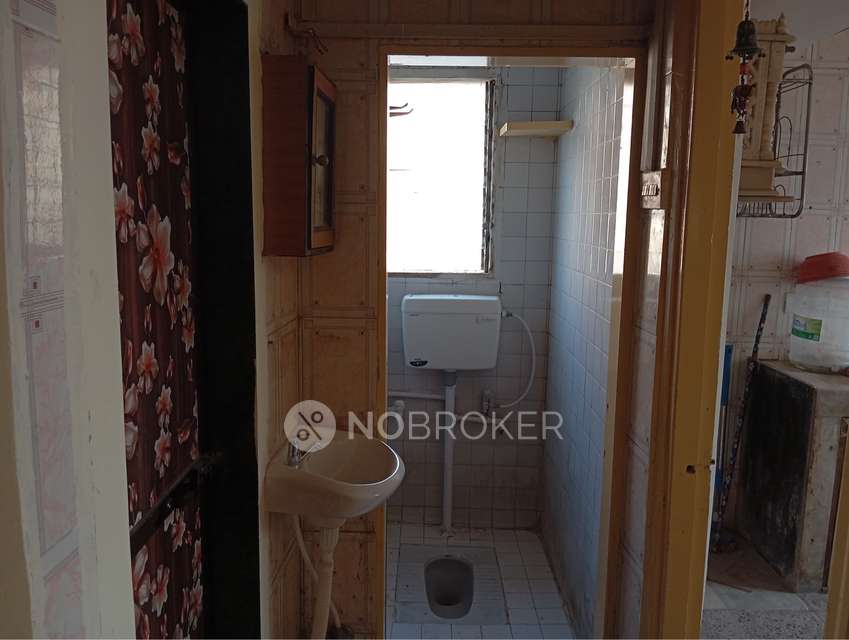 1 RK Flat In Shree Vijapur Chs For Sale  In Kandivali East