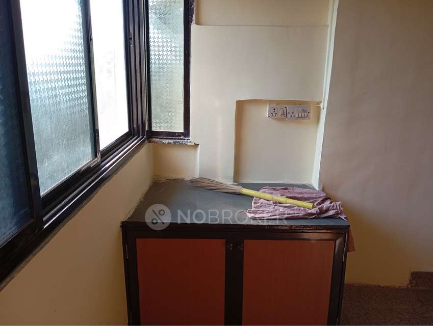 1 RK Flat In Shree Vijapur Chs For Sale  In Kandivali East