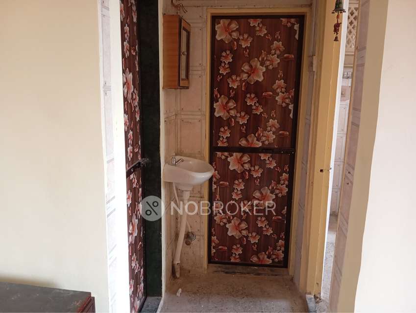 1 RK Flat In Shree Vijapur Chs For Sale  In Kandivali East