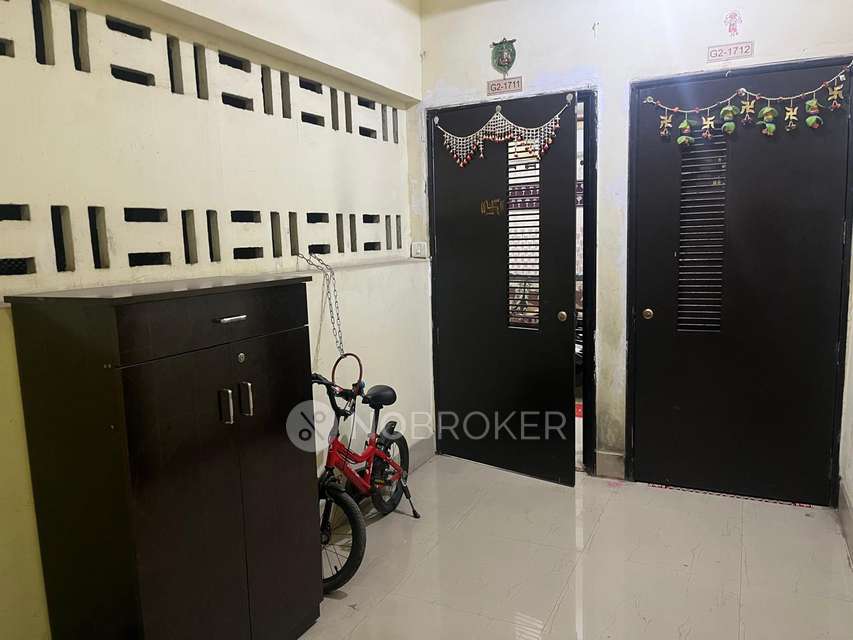2 BHK Flat In Sarova Complex G Wing Tower, Sarova Complex G Wing For Sale  In Kandivali East