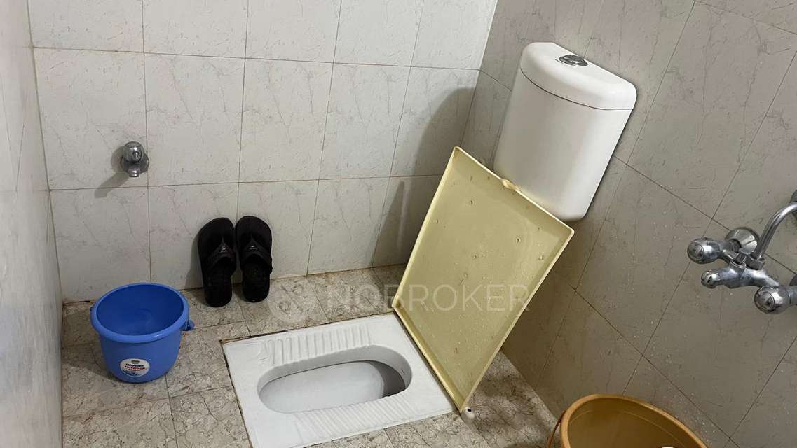 2 BHK Flat In Sarova Complex G Wing Tower, Sarova Complex G Wing For Sale  In Kandivali East