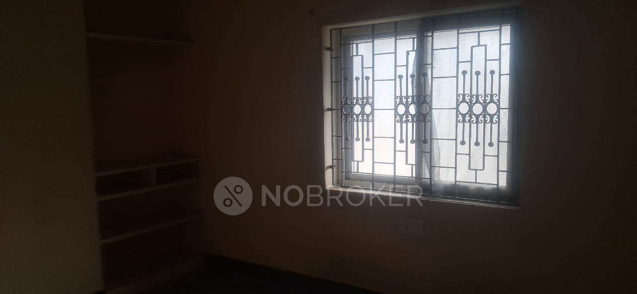 Single Room for Male In 2 BHK  In Annanagar East