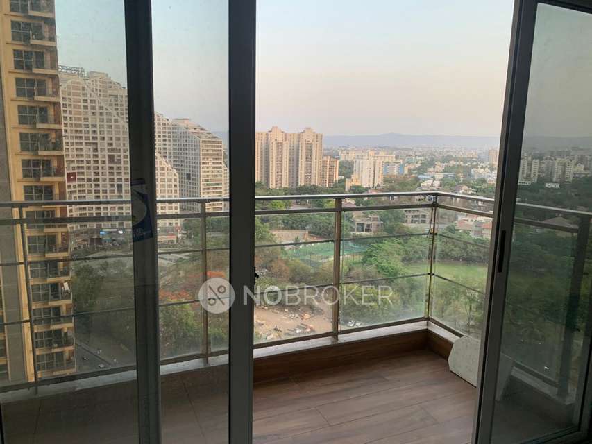 2 BHK Flat In Amanora Adreno Towers For Sale  In Hadapsar