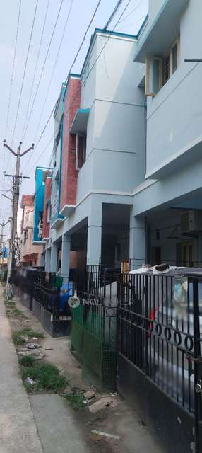 2 BHK Flat In Suraj Enclave For Sale  In Suraj Enclave