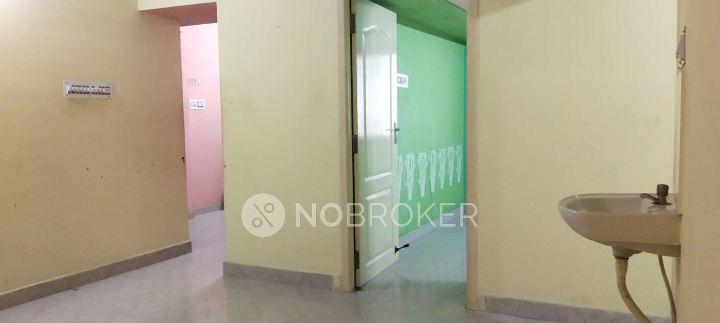 2 BHK Flat In Suraj Enclave For Sale  In Suraj Enclave