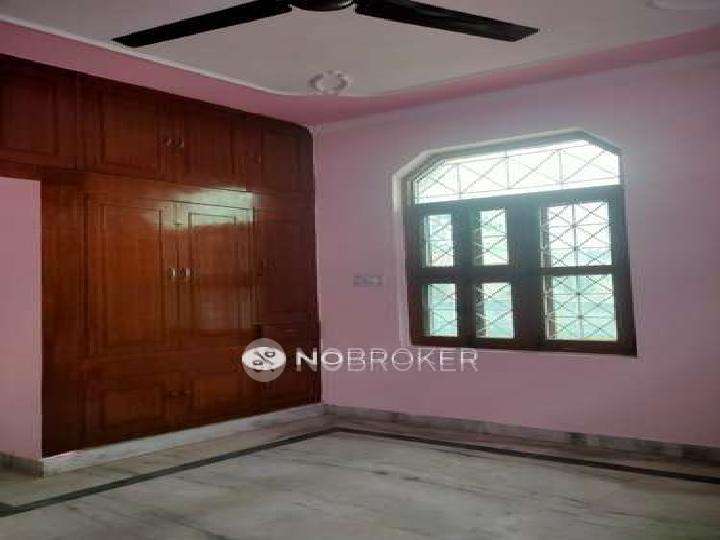 Single Room for Male In 3 BHK  In Sector 22b