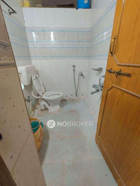 3 BHK Flat In Sree Nakshartra Apartment, Methodist Colony For Sale  In Begumpet