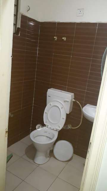 2 BHK Flat In Sri Hari Nilayam For Sale  In Old Airport Road