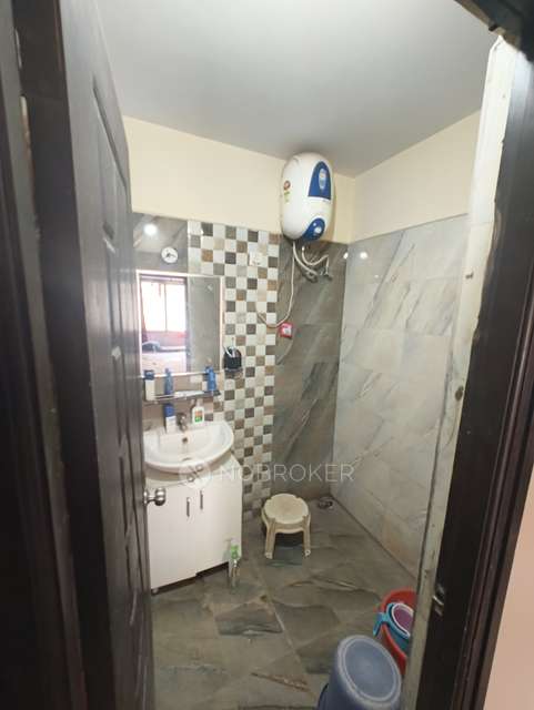 2 BHK Flat In Silver Springs For Sale  In Kondapur