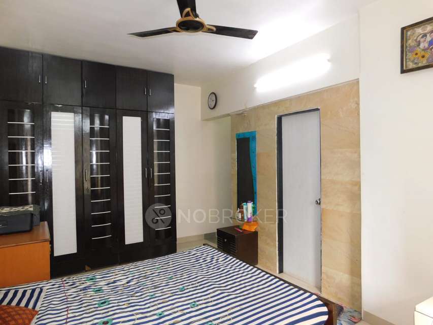 3 BHK Flat In Vraj Bhoomi Complex Kandivali West For Sale  In Dahanukar Wadi Metro Station