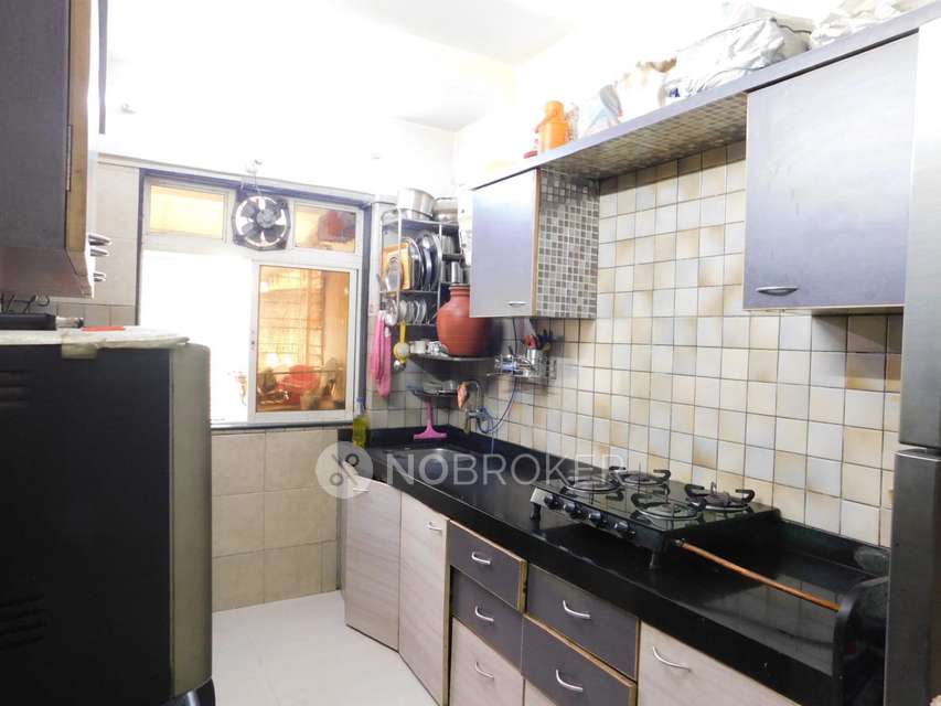 3 BHK Flat In Vraj Bhoomi Complex Kandivali West For Sale  In Dahanukar Wadi Metro Station