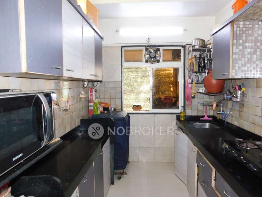 3 BHK Flat In Vraj Bhoomi Complex Kandivali West For Sale  In Dahanukar Wadi Metro Station