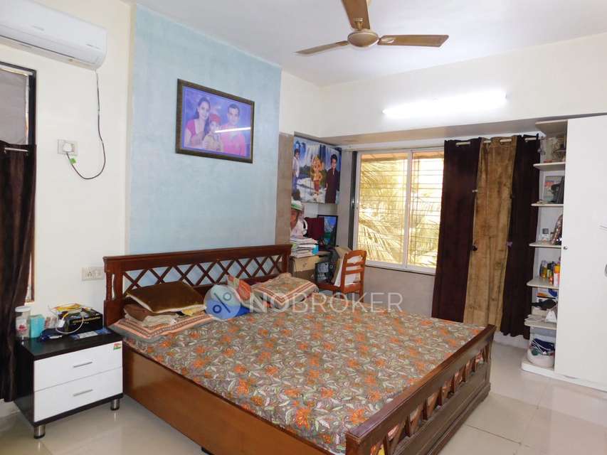 3 BHK Flat In Vraj Bhoomi Complex Kandivali West For Sale  In Dahanukar Wadi Metro Station