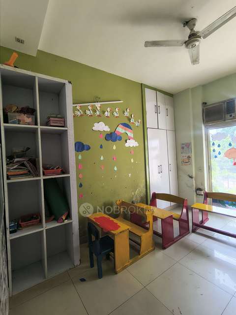 4 BHK Flat In Mahagun Mascot For Sale  In Mahagun Mascot