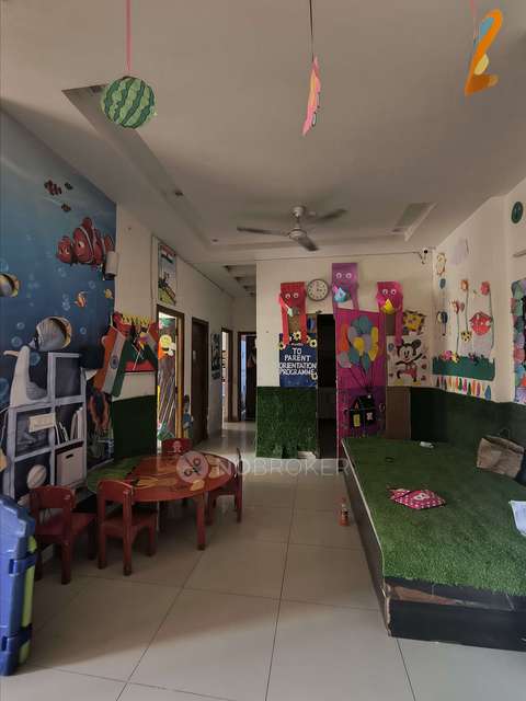 4 BHK Flat In Mahagun Mascot For Sale  In Mahagun Mascot