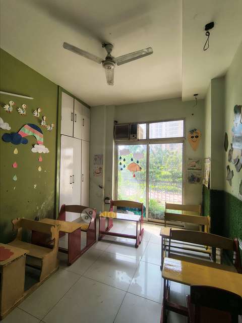 4 BHK Flat In Mahagun Mascot For Sale  In Mahagun Mascot