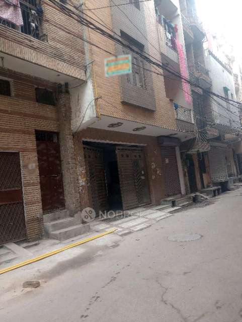 3 BHK Flat In Standdown Building For Sale  In Laxmi Nagar