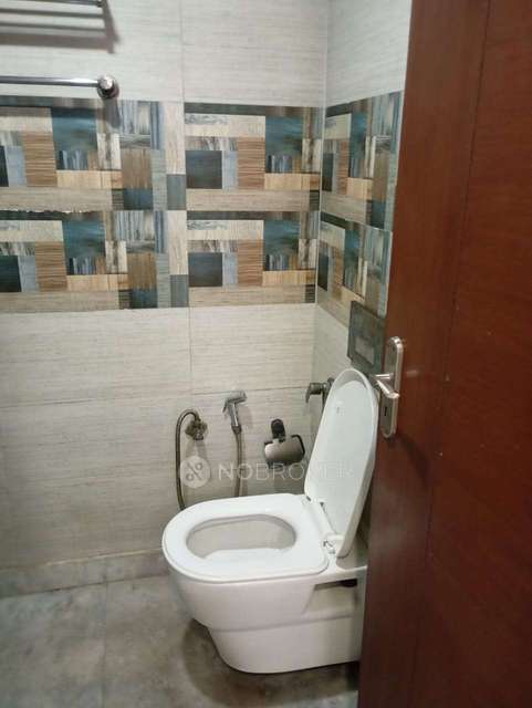 2 BHK Flat In Dda Lig Houses Molarbandh For Sale  In Badarpur