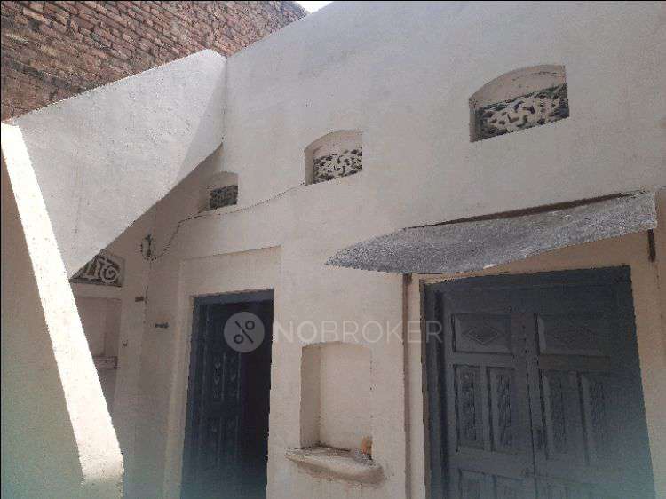 Industrial in Maidan Garhi, Delhi for Rent 
