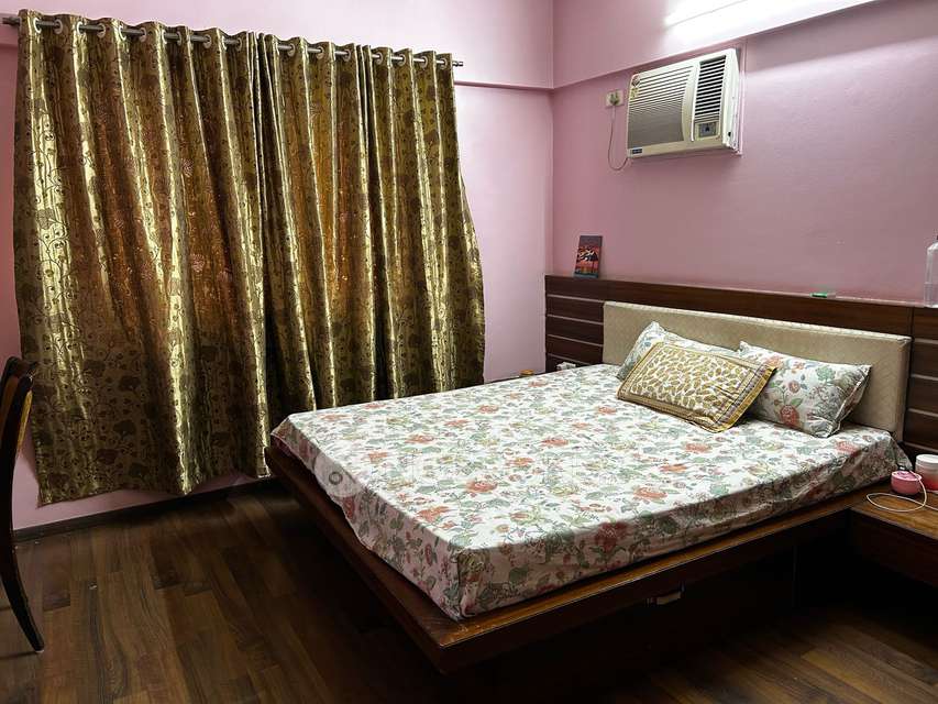 Single Room for Female In 4 BHK  In Laburnum Park In Magarpatta City