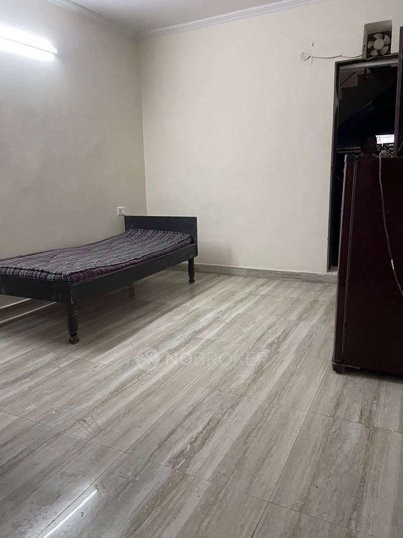 1 RK Flat In Standalone Building  for Rent  In Neb Sarai