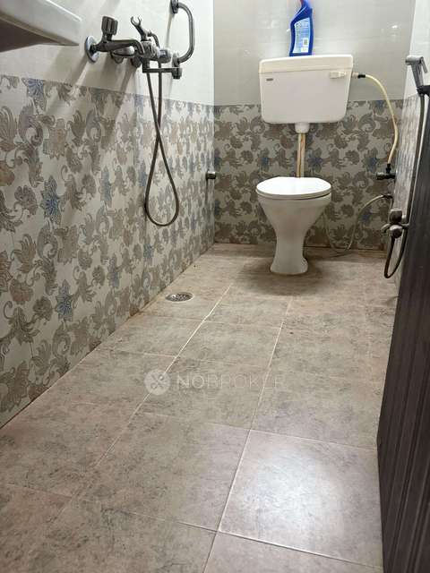 2 BHK Flat In Dda Pocket Jk, Dilshad Garden For Sale  In Dilshad Garden